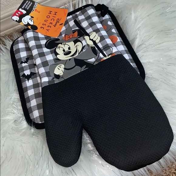 🌸Disney Minnie& Mickey Mouse Oven Mitt Sold Out